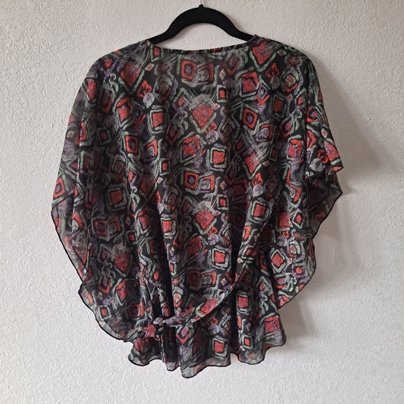 American Star Geometric Butterfly Sleeve Blouse - Picture 7 of 7